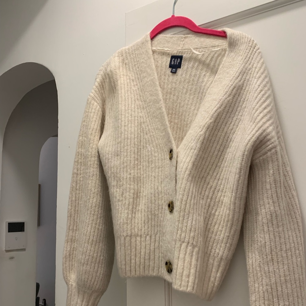Gap cream sweater size xs